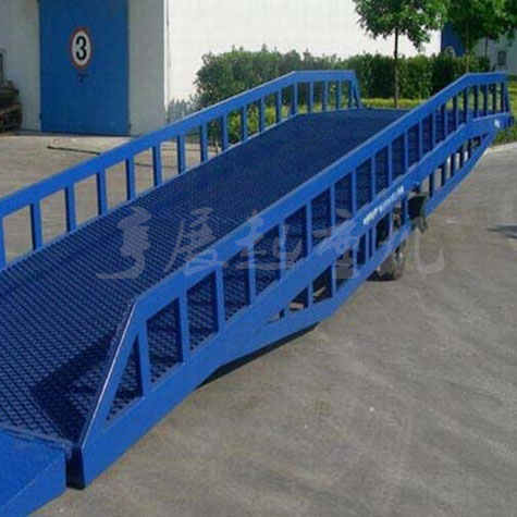 青岛货梯生产厂讲解登车桥的作用